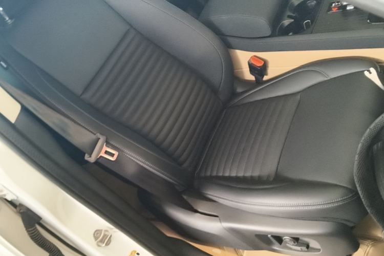Used Land Rover Discovery Sport 2025 249 PS Performance Tech Edition Right Front Seat