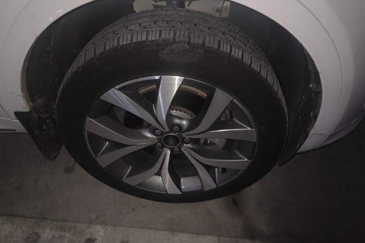 Used Land Rover Discovery Sport 2025 249 PS Performance Tech Edition Right Front Wheel Hub