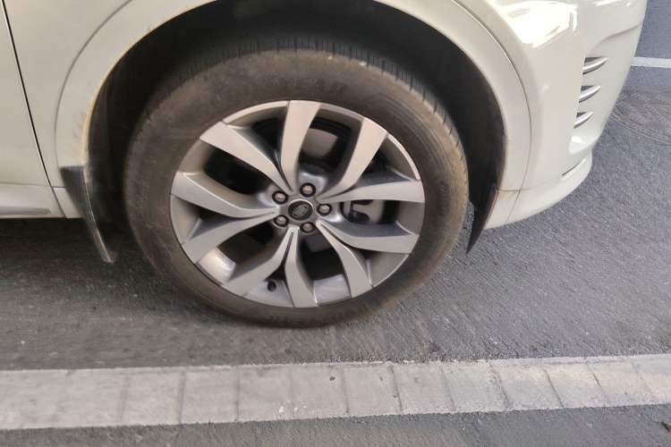 Used Land Rover Discovery Sport 2025 249 PS Performance Tech Edition Right Front Wheel Hub