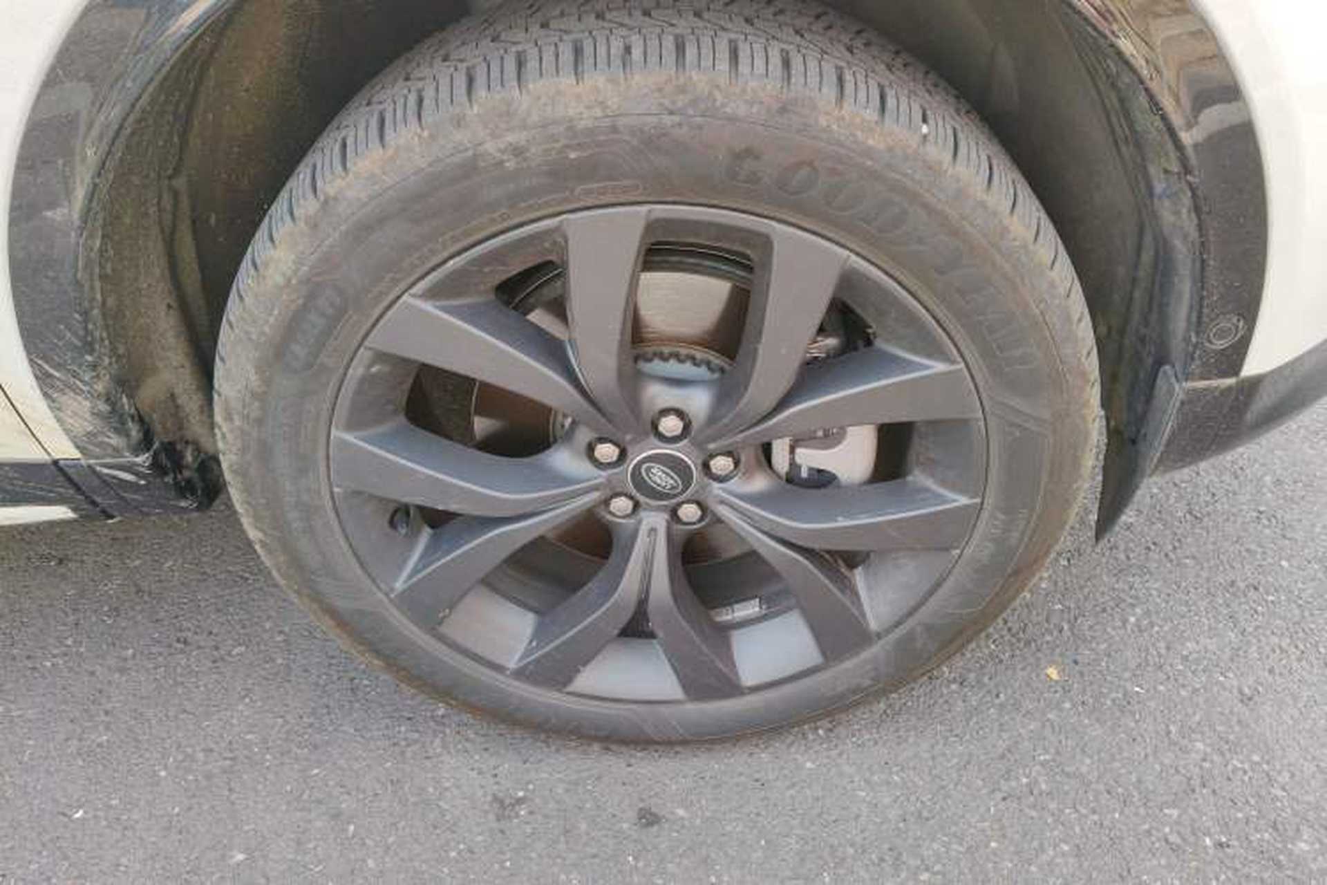 Used Land Rover Discovery Sport 2025 249 PS Explorer Special Edition Right Front Wheel Hub