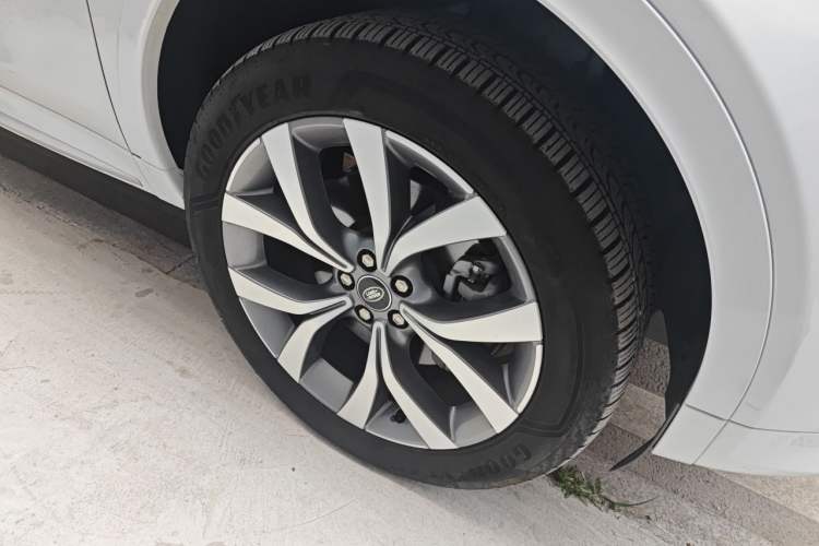 Used Land Rover Discovery Sport 2025 249 PS Performance Tech Edition Right Front Wheel Hub