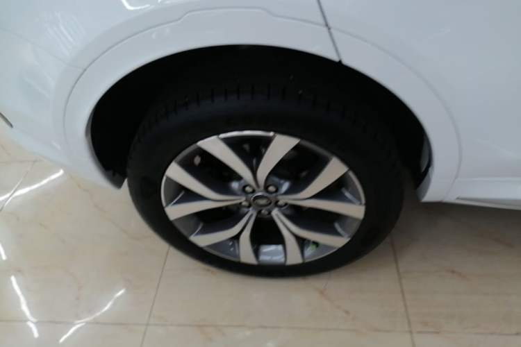 Used Land Rover Discovery Sport 2025 249 PS Performance Tech Edition Right Rear Wheel Hub