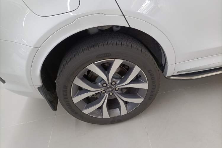 Used Land Rover Discovery Sport 2025 249 PS Performance Tech Edition Right Rear Wheel Hub