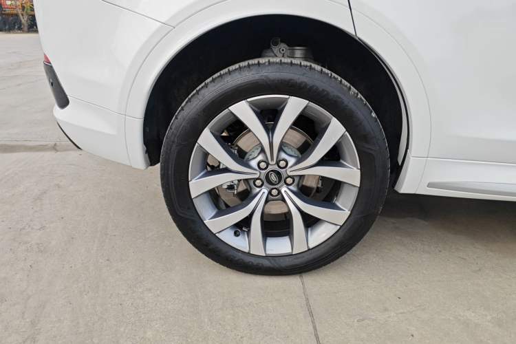 Used Land Rover Discovery Sport 2025 249 PS Performance Tech Edition Right Rear Wheel Hub