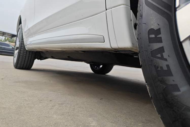 Used Land Rover Discovery Sport 2025 249 PS Performance Tech Edition Right Side Sill