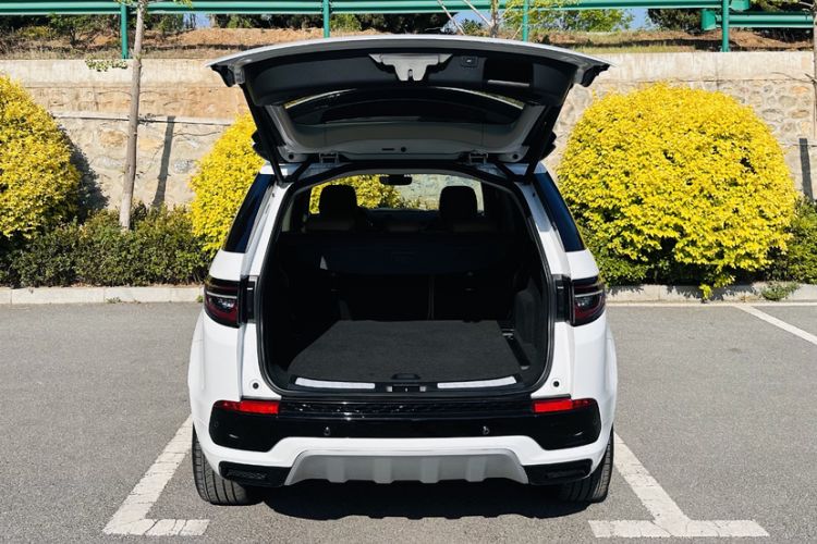 Used Land Rover Discovery Sport 2025 249 PS Performance Tech Edition Trunk