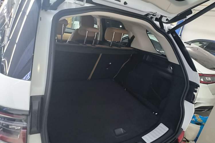 Used Land Rover Discovery Sport 2025 249 PS Performance Tech Edition Trunk