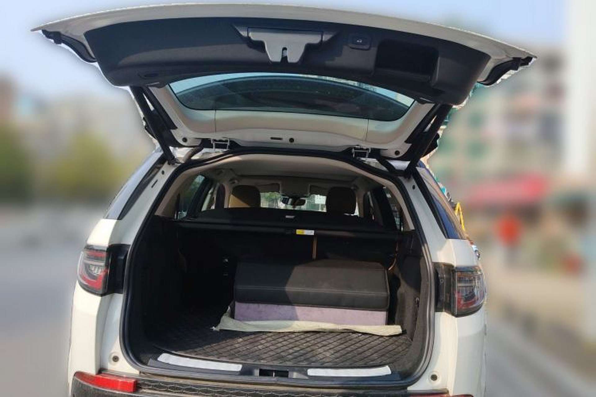 Used Land Rover Discovery Sport 2025 249 PS Explorer Special Edition Trunk
