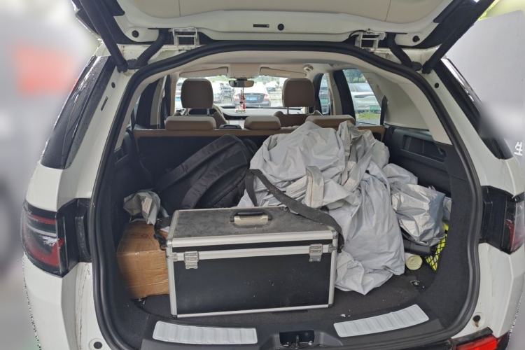 Used Land Rover Discovery Sport 2025 249 PS Performance Tech Edition Trunk
