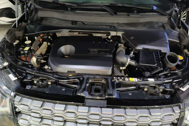 Used Land Rover Discovery Sport New Energy 2021 P300e Performance Tech Edition Engine Bay