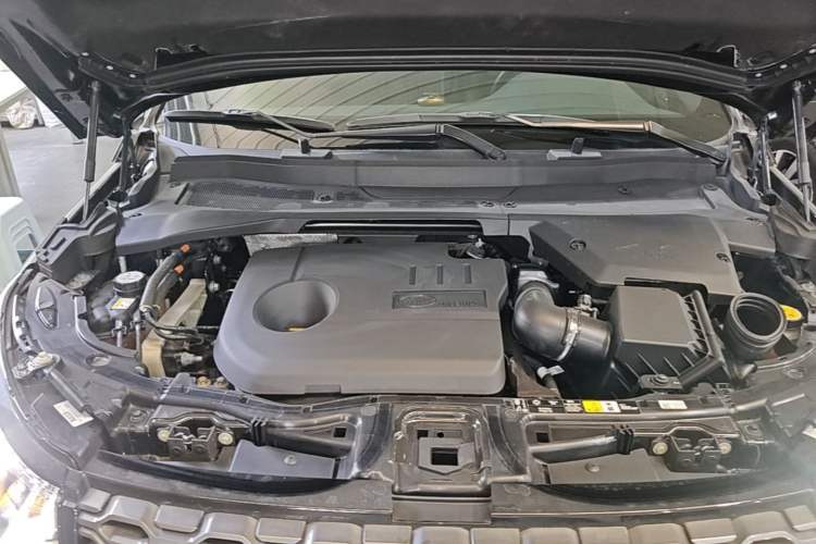 Used Land Rover Discovery Sport New Energy 2021 P300e Performance Tech Edition Engine Bay