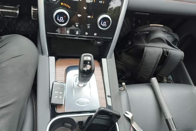 Used Land Rover Discovery Sport New Energy 2021 P300e Performance Tech Edition Gear Lever