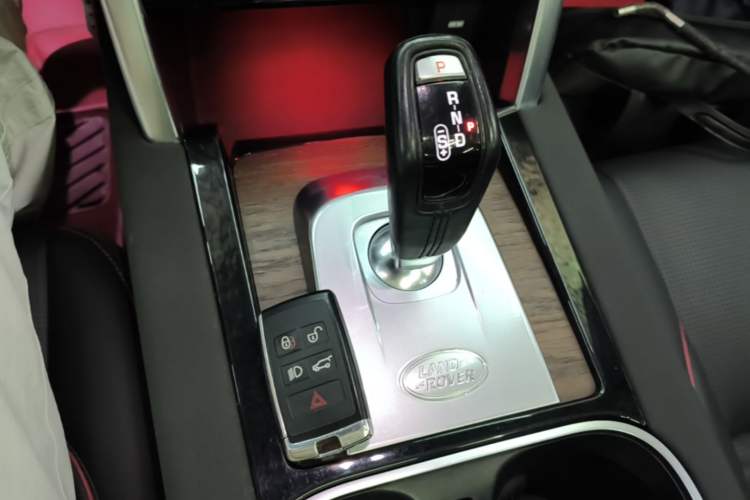 Used Land Rover Discovery Sport New Energy 2021 P300e Performance Tech Edition Gear Lever