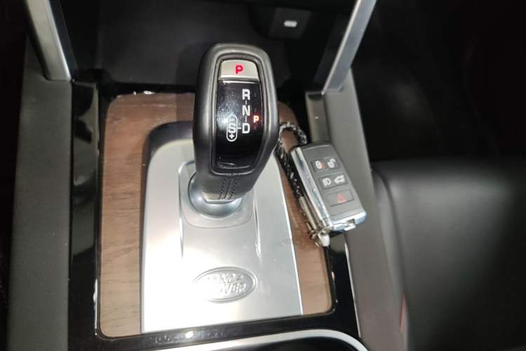 Used Land Rover Discovery Sport New Energy 2021 P300e Performance Tech Edition Gear Lever