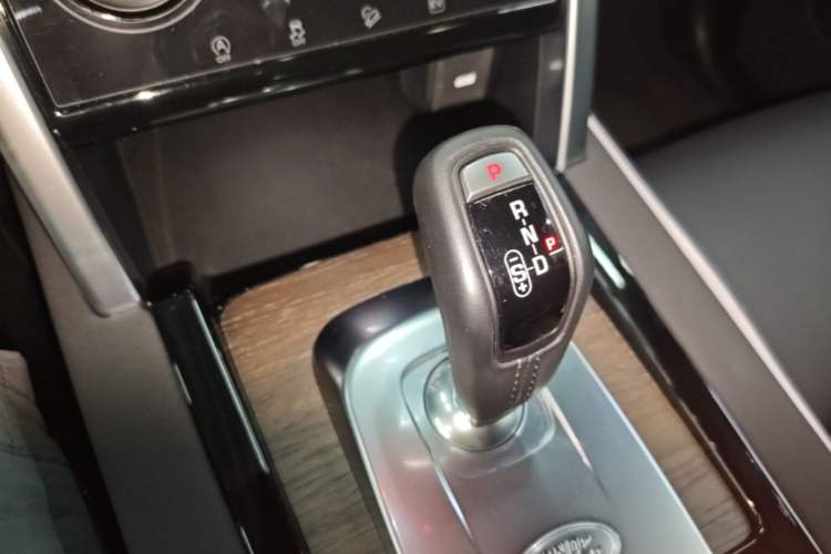 Used Land Rover Discovery Sport New Energy 2021 P300e Performance Tech Edition Gear Lever