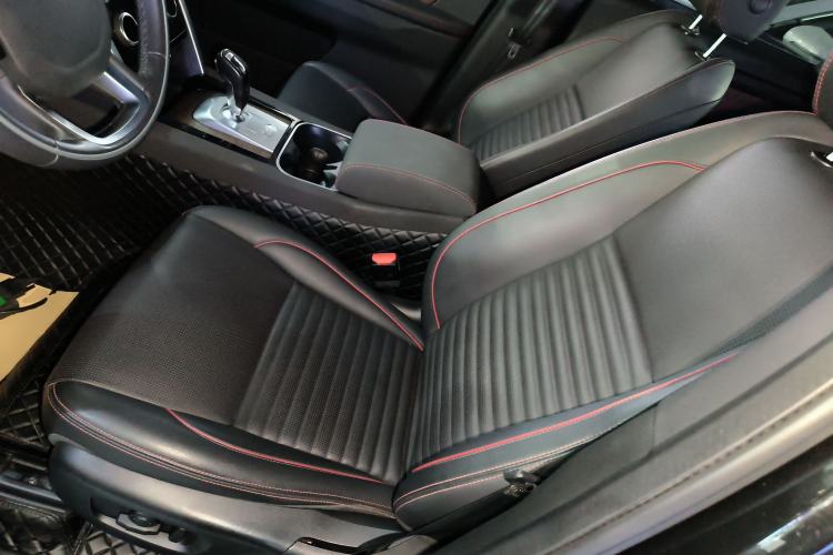 Used Land Rover Discovery Sport New Energy 2021 P300e Performance Tech Edition Left Front Seat