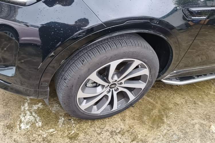 Used Land Rover Discovery Sport New Energy 2021 P300e Performance Tech Edition Left Front Wheel Hub