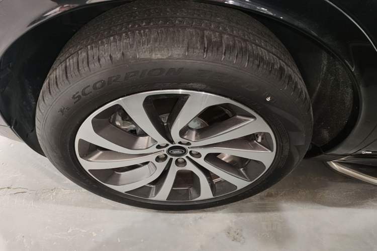 Used Land Rover Discovery Sport New Energy 2021 P300e Performance Tech Edition Left Front Wheel Hub