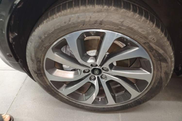 Used Land Rover Discovery Sport New Energy 2021 P300e Performance Tech Edition Left Front Wheel Hub