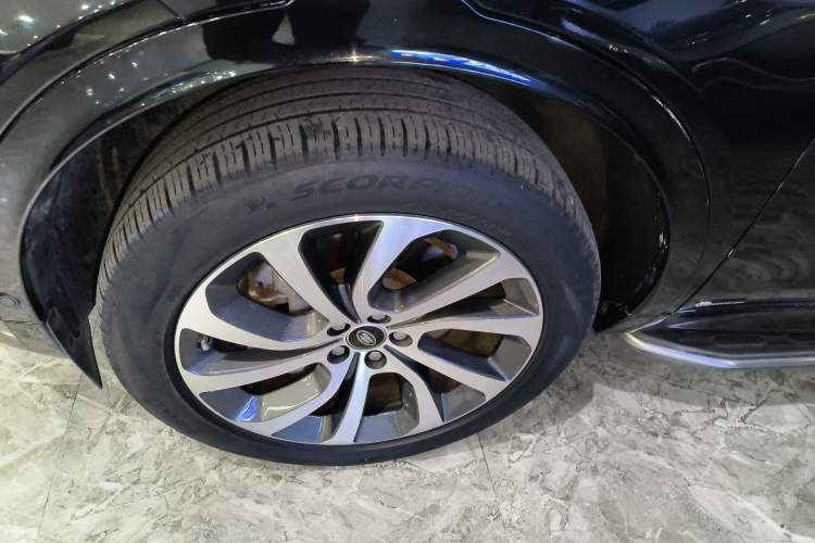 Used Land Rover Discovery Sport New Energy 2021 P300e Performance Tech Edition Left Front Wheel Hub