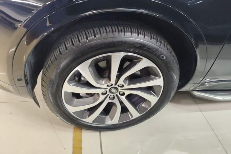 Used Land Rover Discovery Sport New Energy 2021 P300e Performance Tech Edition Left Front Wheel Hub