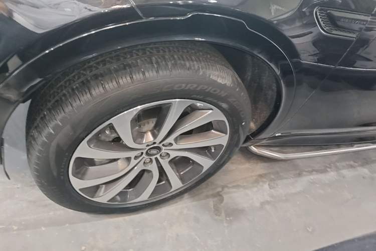 Used Land Rover Discovery Sport New Energy 2021 P300e Performance Tech Edition Left Front Wheel Hub