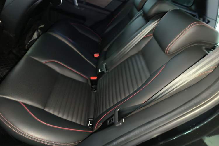 Used Land Rover Discovery Sport New Energy 2021 P300e Performance Tech Edition Left Rear Seat
