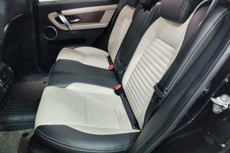 Used Land Rover Discovery Sport New Energy 2021 P300e Performance Tech Edition Left Rear Seat
