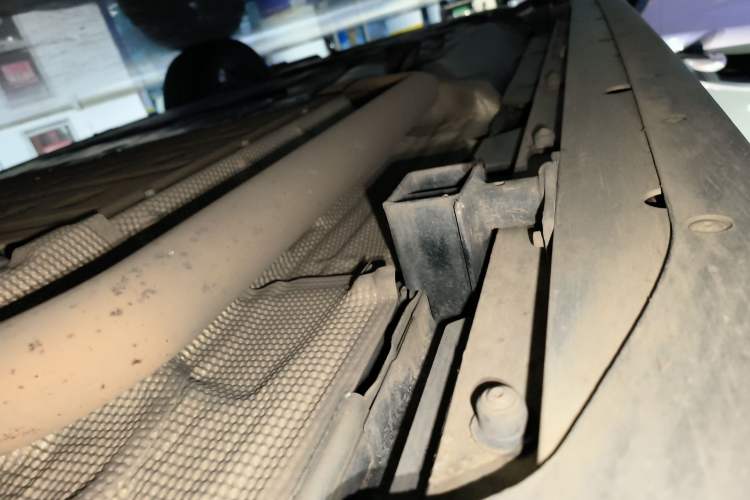Used Land Rover Discovery Sport New Energy 2021 P300e Performance Tech Edition Left Side Sill