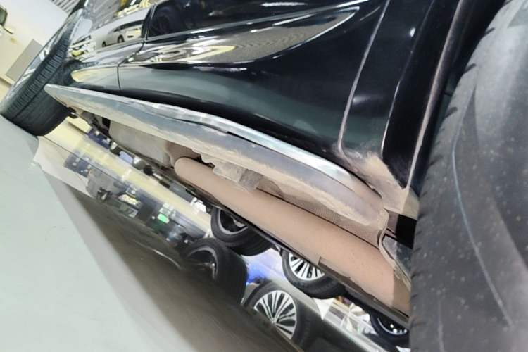Used Land Rover Discovery Sport New Energy 2021 P300e Performance Tech Edition Left Side Sill