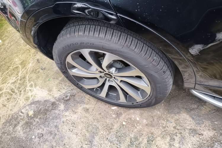 Used Land Rover Discovery Sport New Energy 2021 P300e Performance Tech Edition Right Rear Wheel Hub