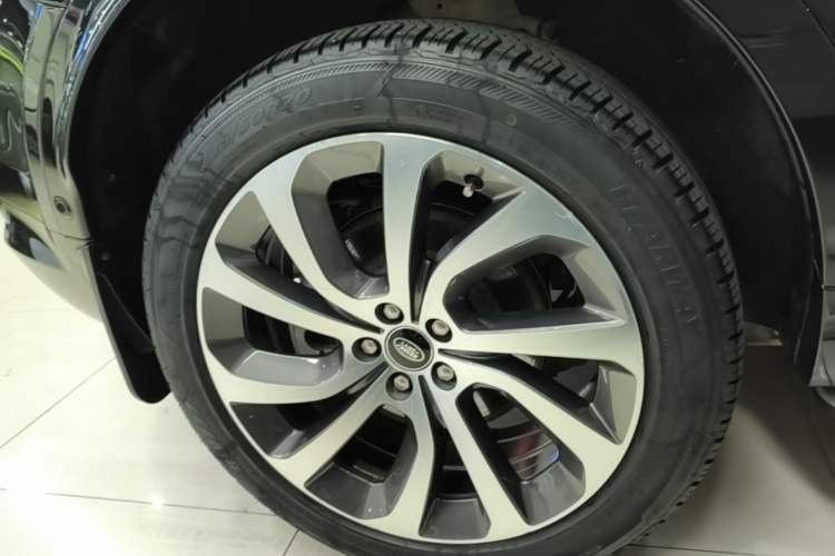 Used Land Rover Discovery Sport New Energy 2021 P300e Performance Tech Edition Right Rear Wheel Hub