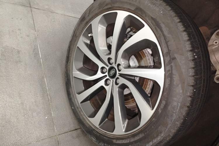 Used Land Rover Discovery Sport New Energy 2021 P300e Performance Tech Edition Right Rear Wheel Hub