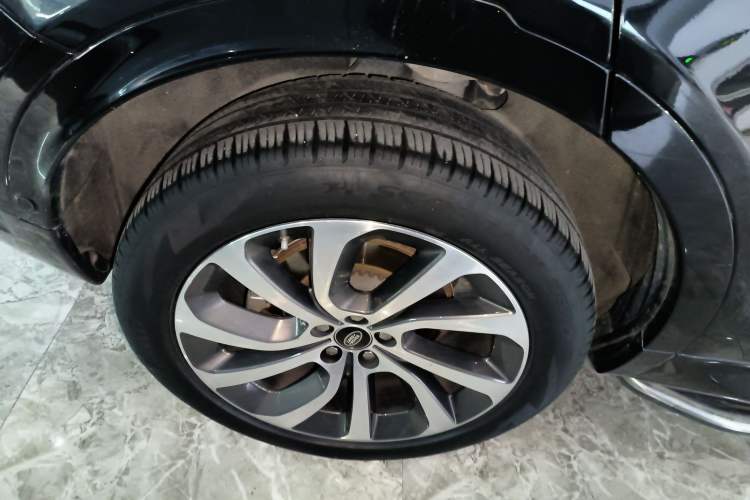 Used Land Rover Discovery Sport New Energy 2021 P300e Performance Tech Edition Right Rear Wheel Hub