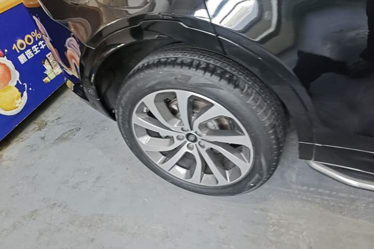 Used Land Rover Discovery Sport New Energy 2021 P300e Performance Tech Edition Right Rear Wheel Hub