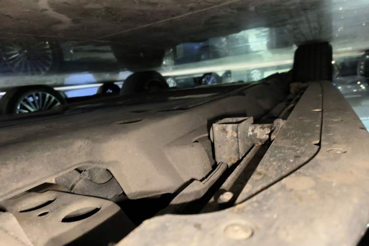 Used Land Rover Discovery Sport New Energy 2021 P300e Performance Tech Edition Right Side Sill