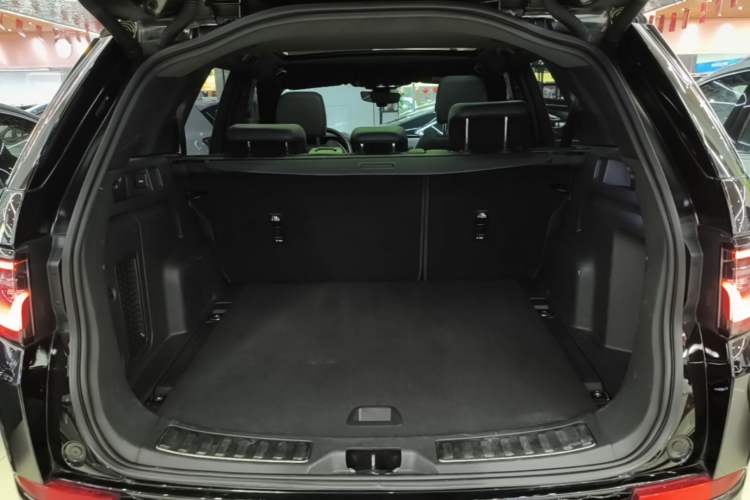 Used Land Rover Discovery Sport New Energy 2021 P300e Performance Tech Edition Trunk
