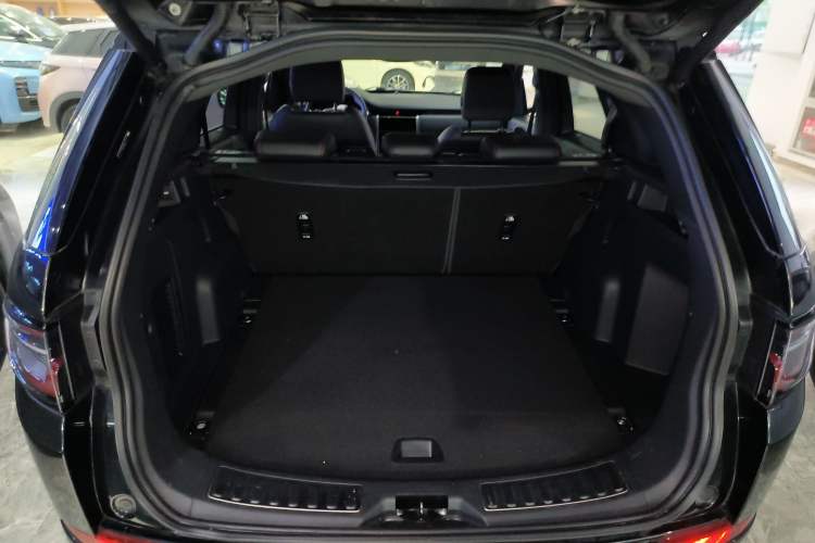 Used Land Rover Discovery Sport New Energy 2021 P300e Performance Tech Edition Trunk