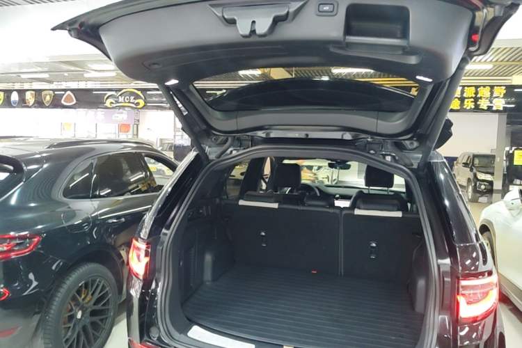Used Land Rover Discovery Sport New Energy 2021 P300e Performance Tech Edition Trunk