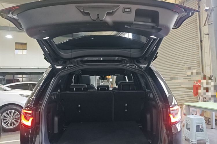Used Land Rover Discovery Sport New Energy 2021 P300e Performance Tech Edition Trunk