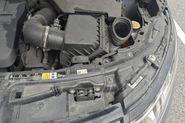 Used Land Rover Discovery Sport New Energy 2021 P300e Performance Tech Edition Engine Bay Left