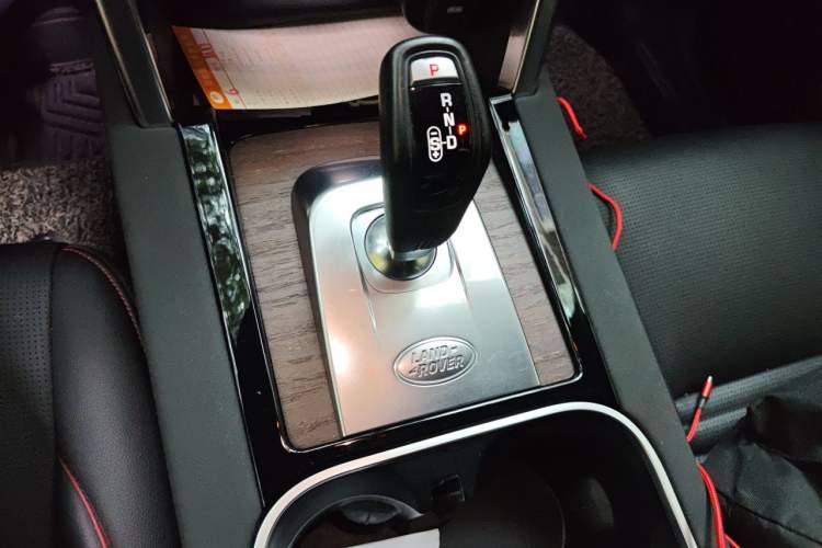 Used Land Rover Discovery Sport New Energy 2021 P300e Performance Tech Edition Gear Lever