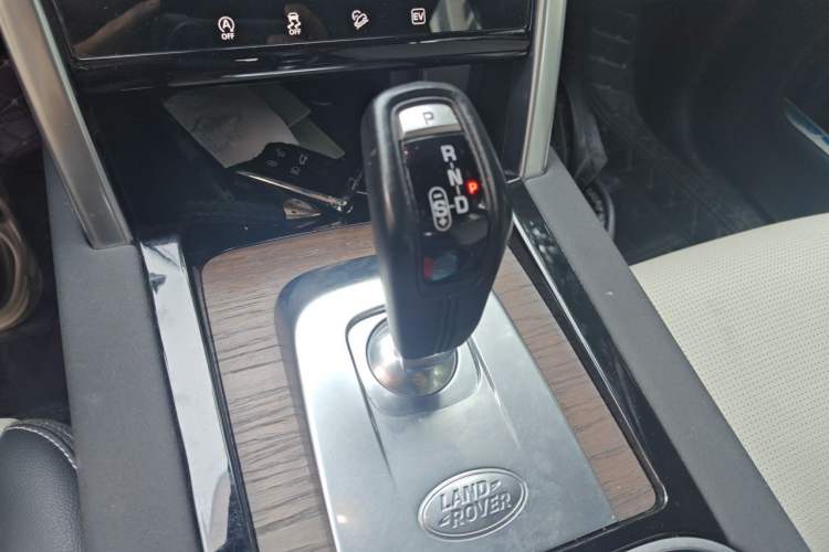 Used Land Rover Discovery Sport New Energy 2021 P300e Performance Tech Edition Gear Lever