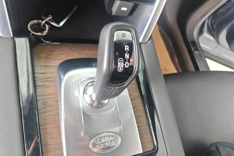 Used Land Rover Discovery Sport New Energy 2021 P300e Performance Tech Edition Gear Lever