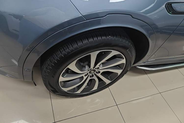 Used Land Rover Discovery Sport New Energy 2021 P300e Performance Tech Edition Left Front Wheel Hub