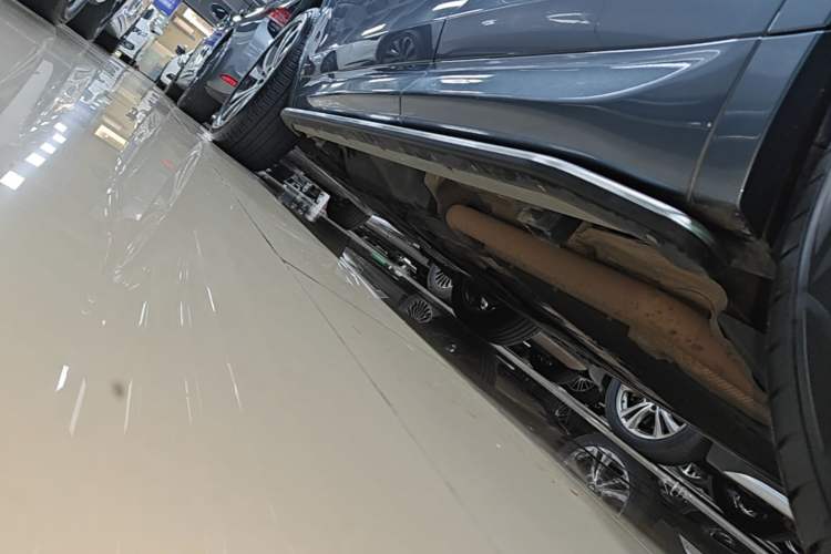 Used Land Rover Discovery Sport New Energy 2021 P300e Performance Tech Edition Left Side Sill