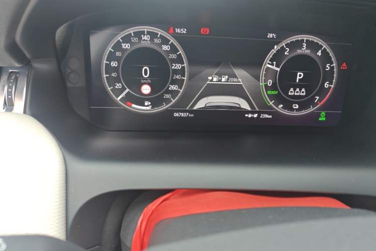 Used Land Rover Discovery Sport New Energy 2021 P300e Performance Tech Edition Odometer Close Up