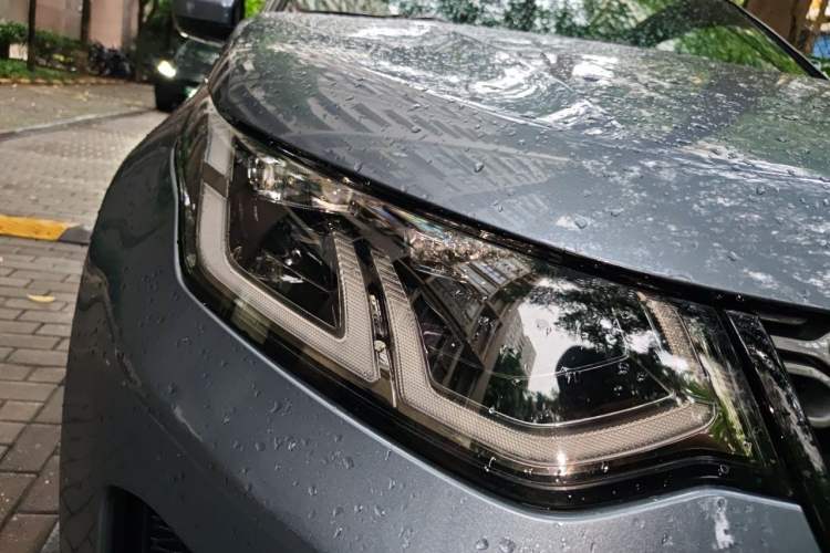Used Land Rover Discovery Sport New Energy 2021 P300e Performance Tech Edition Right Front Headlight