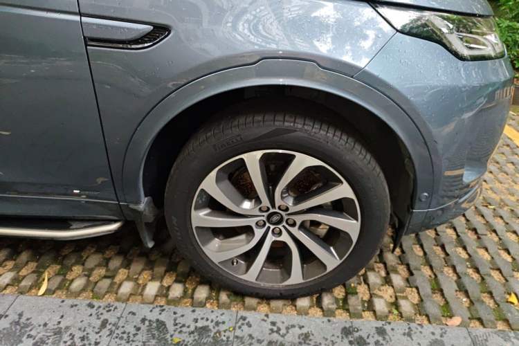 Used Land Rover Discovery Sport New Energy 2021 P300e Performance Tech Edition Right Front Wheel Hub