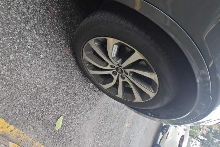 Used Land Rover Discovery Sport New Energy 2021 P300e Performance Tech Edition Right Front Wheel Hub